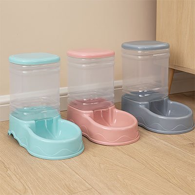 Distributeur de croquettes pour Chat trois variantes