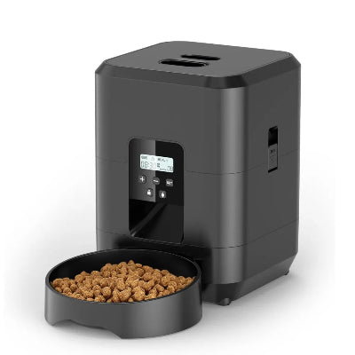 ditributeur croquette pour chat noir