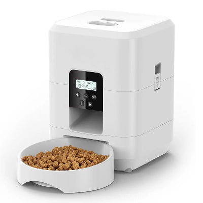 ditributeur croquette pour chat blanc