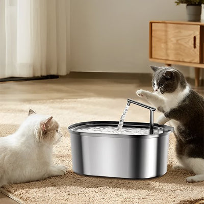 Fontaine a eau chat avec deux chats