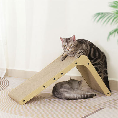 griffoir chat beige renverser avec deux chats