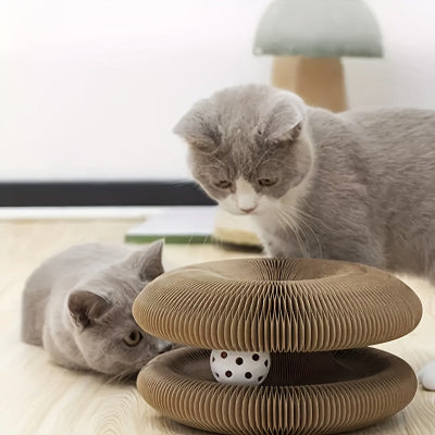 griffoir pour chat circulaire avec deux chats gris