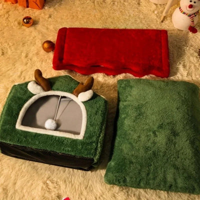 Niche pour chat de Noël idéale comme décoration festive et refuge confortable